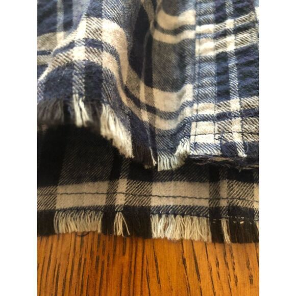 ELIZABETH AND JAMES BUCKLEY PLAID FRAYED HEM SHIRT Size Large - Picture 10 of 12
